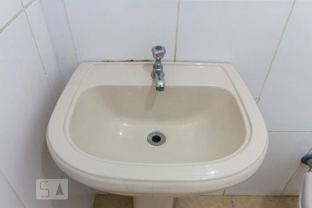Pia do Banheiro  de casa à venda com 1 quarto, 120m² em Vila Talarico, São Paulo