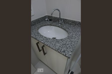 Banheiro de apartamento à venda com 2 quartos, 51m² em Parque União, Jundiaí
