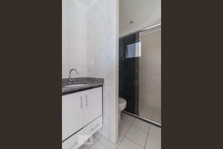 Banheiro de apartamento para alugar com 3 quartos, 63m² em Vila Augusta, Guarulhos