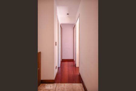 Corredor de apartamento para alugar com 3 quartos, 140m² em Vila Sônia, São Paulo