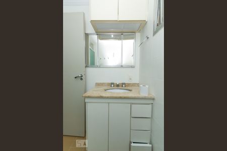 Banheiro de apartamento à venda com 2 quartos, 59m² em Vila Paulista, São Paulo