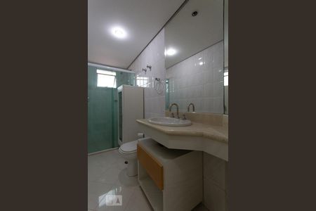 Banheiro de apartamento para alugar com 3 quartos, 110m² em Vila Suzana, São Paulo