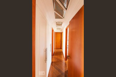 Detalhes Corredor de apartamento à venda com 4 quartos, 121m² em Saúde, São Paulo