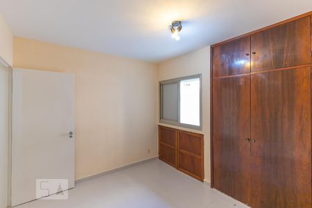 Quarto de apartamento à venda com 1 quarto, 45m² em Cambuí, Campinas