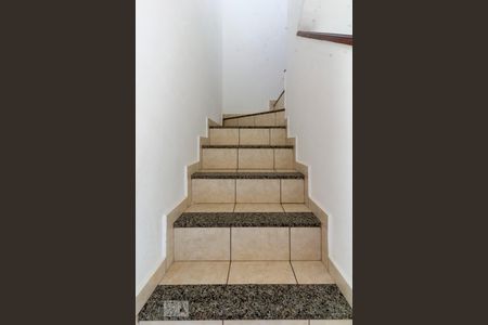 Escada de casa de condomínio à venda com 3 quartos, 116m² em Vila Marieta, São Paulo