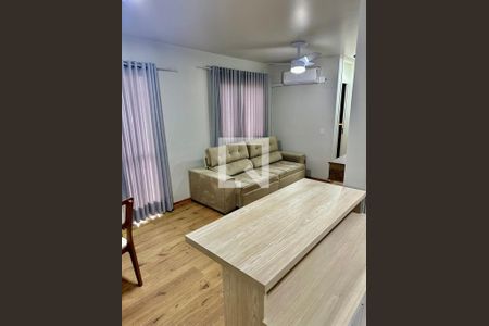 Sala de apartamento para alugar com 2 quartos, 60m² em Humaitá, Porto Alegre