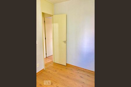 Quarto 2 de apartamento para alugar com 2 quartos, 60m² em Humaitá, Porto Alegre