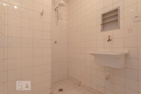 Banheiro de kitnet/studio para alugar com 1 quarto, 29m² em Santa Efigênia, São Paulo