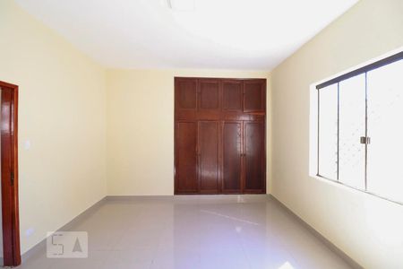 Quarto 4 de casa para alugar com 5 quartos, 270m² em Setor Coimbra, Goiânia