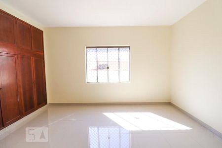 Quarto 4 de casa para alugar com 5 quartos, 270m² em Setor Coimbra, Goiânia