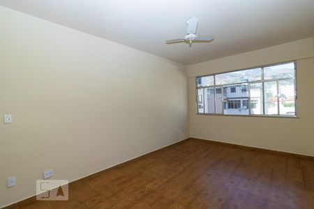 Apartamento à venda com 77m², 2 quartos e 1 vagaSala