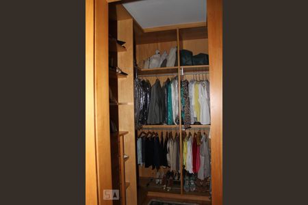 Closet de apartamento para alugar com 6 quartos, 400m² em Jardim Fonte do Morumbi, São Paulo