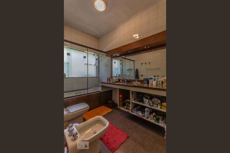 Banheiro da Suíte 2 de casa para alugar com 5 quartos, 900m² em Vila Inah, São Paulo