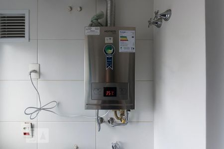 Área de serviço (Aquecedor à gás) de apartamento para alugar com 2 quartos, 46m² em Liberdade, São Paulo