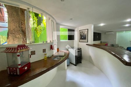 Casa à venda com 600m², 7 quartos e 1 vaga Casa à venda com 600m², 7 quartos e 1 vagaCozinha