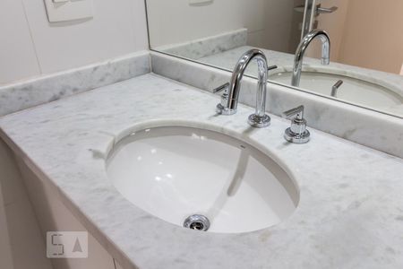 Detalhe do Banheiro da Suíte de apartamento para alugar com 1 quarto, 50m² em Tamboré, Barueri