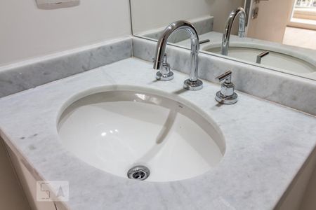 Detalhe do Lavabo de apartamento para alugar com 1 quarto, 50m² em Tamboré, Barueri