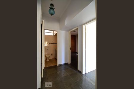 Corredor de apartamento à venda com 3 quartos, 150m² em Cambuí, Campinas