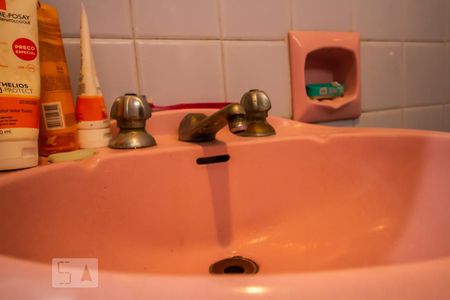 Banheiro suíte 1 detalhe de casa à venda com 6 quartos, 330m² em Sumaré, São Paulo