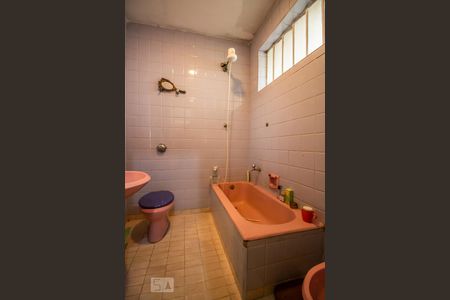 Banheiro suíte 1 de casa à venda com 6 quartos, 330m² em Sumaré, São Paulo