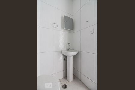 Banheiro de casa para alugar com 1 quarto, 50m² em Umuarama, Osasco
