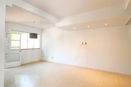 Sala de casa para alugar com 3 quartos, 100m² em Jardim Planalto, Goiânia