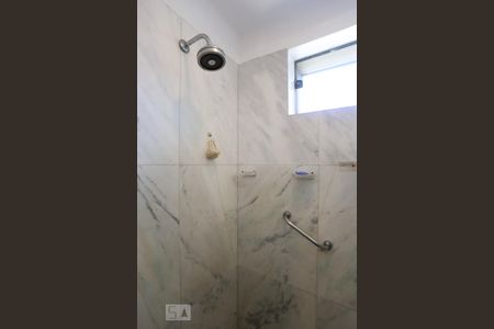 Casa à venda com 560m², 5 quartos e 6 vagas Casa à venda com 560m², 5 quartos e 6 vagasBanheiro da Suíte