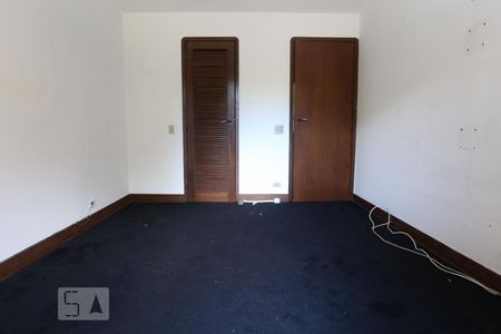 Casa à venda com 560m², 5 quartos e 6 vagas Casa à venda com 560m², 5 quartos e 6 vagasQuarto 4