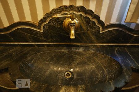 Casa à venda com 560m², 5 quartos e 6 vagas Casa à venda com 560m², 5 quartos e 6 vagasLavabo