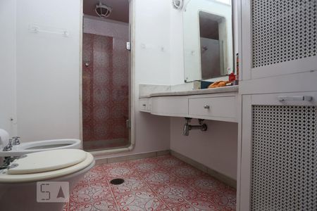 Casa à venda com 560m², 5 quartos e 6 vagas Casa à venda com 560m², 5 quartos e 6 vagasBanheiro Social 2