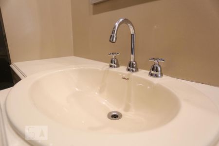 Casa à venda com 560m², 5 quartos e 6 vagas Casa à venda com 560m², 5 quartos e 6 vagasBanheiro Social