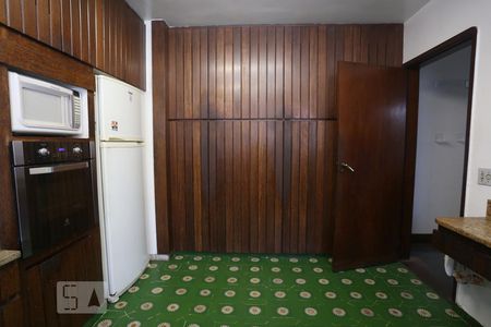 Casa à venda com 560m², 5 quartos e 6 vagas Casa à venda com 560m², 5 quartos e 6 vagasCozinha