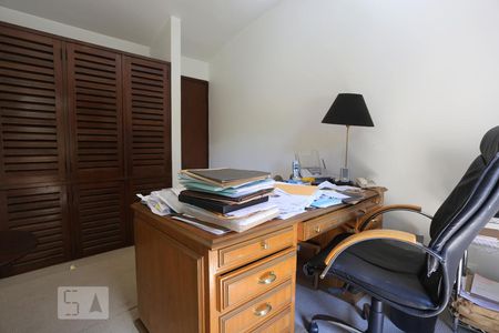 Casa à venda com 560m², 5 quartos e 6 vagas Casa à venda com 560m², 5 quartos e 6 vagasQuarto 2