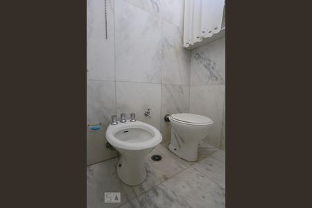 Casa à venda com 560m², 5 quartos e 6 vagas Casa à venda com 560m², 5 quartos e 6 vagasBanheiro da Suíte