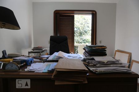 Casa à venda com 560m², 5 quartos e 6 vagas Casa à venda com 560m², 5 quartos e 6 vagasQuarto 2