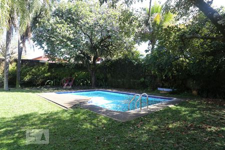 Casa à venda com 560m², 5 quartos e 6 vagas Casa à venda com 560m², 5 quartos e 6 vagasPiscina e jardim