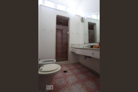 Casa à venda com 560m², 5 quartos e 6 vagas Casa à venda com 560m², 5 quartos e 6 vagasBanheiro Social 2