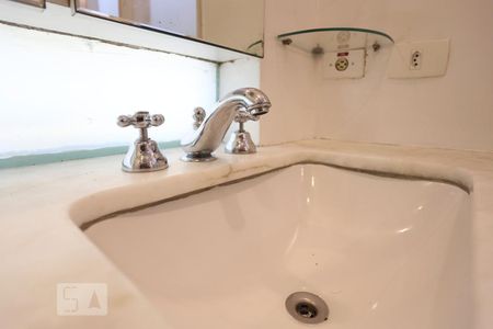 Casa à venda com 560m², 5 quartos e 6 vagas Casa à venda com 560m², 5 quartos e 6 vagasBanheiro da Suíte