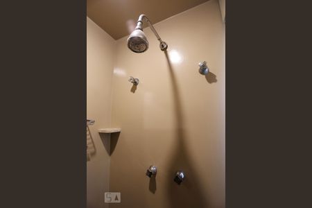 Casa à venda com 560m², 5 quartos e 6 vagas Casa à venda com 560m², 5 quartos e 6 vagasBanheiro Social