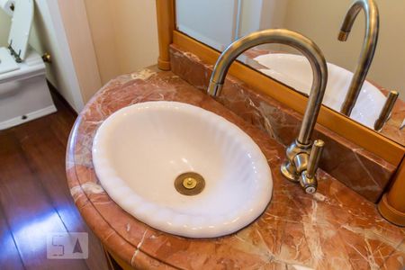 Detalhe do Lavabo de casa de condomínio à venda com 4 quartos, 410m² em Alphaville, Santana de Parnaíba