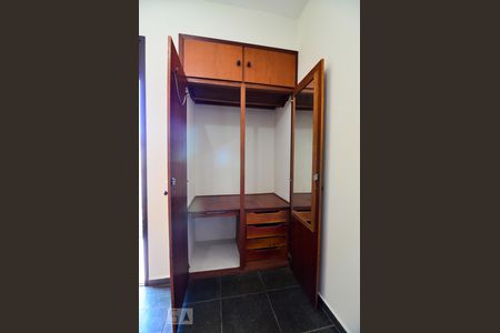 Quarto 2 de apartamento para alugar com 2 quartos, 75m² em Cambuí, Campinas