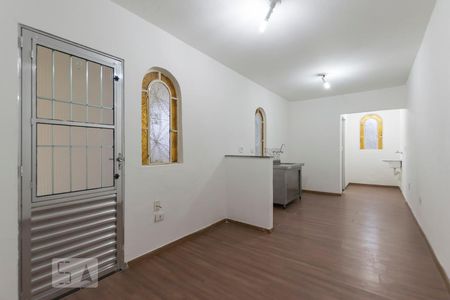 Sala e Cozinha de casa para alugar com 1 quarto, 42m² em Vila Brasílio Machado, São Paulo