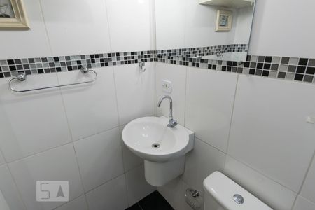 Banheiro (Pia) de casa para alugar com 1 quarto, 42m² em Vila Brasílio Machado, São Paulo