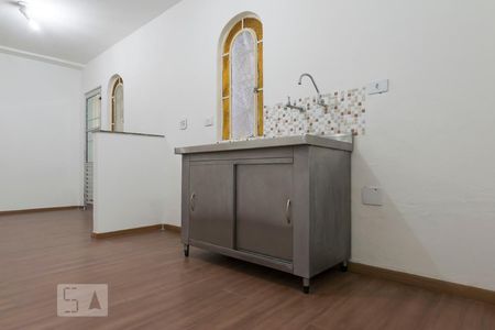 Sala e Cozinha (Armários) de casa para alugar com 1 quarto, 42m² em Vila Brasílio Machado, São Paulo