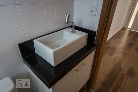 Banheiro de kitnet/studio para alugar com 1 quarto, 33m² em Cerâmica, São Caetano do Sul