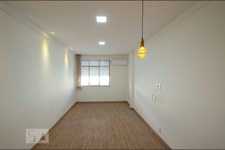 Apartamento à venda com 90m², 2 quartos e sem vagaSala