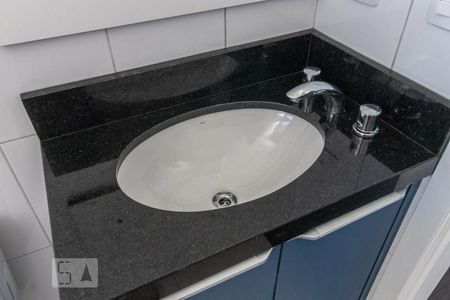 Banheiro de kitnet/studio para alugar com 1 quarto, 35m² em Prado Velho, Curitiba