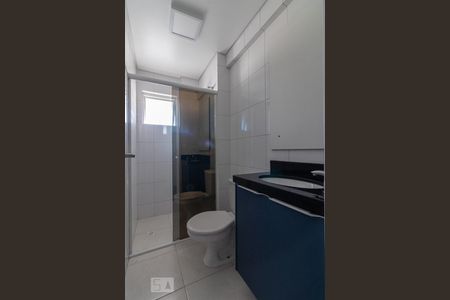 Banheiro de kitnet/studio para alugar com 1 quarto, 35m² em Prado Velho, Curitiba