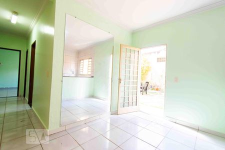 Sala de casa para alugar com 2 quartos, 80m² em Taguatinga Norte (taguatinga), Brasília