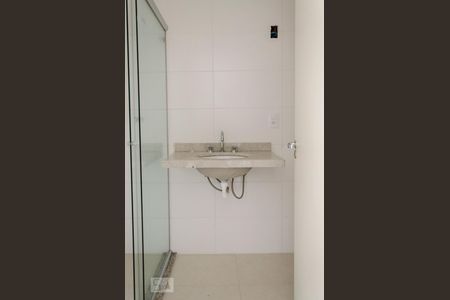 Banheiro de casa de condomínio à venda com 3 quartos, 150m² em Marechal Rondon, Canoas